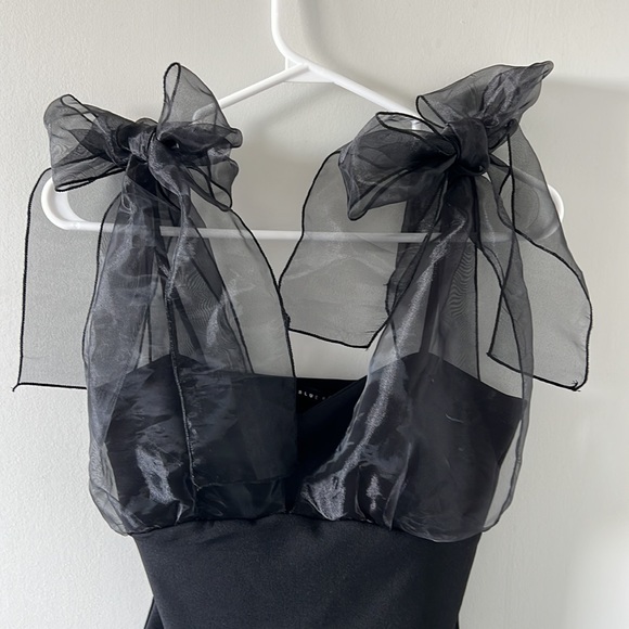 Black Bodysuit with Sweetheart Neckline - Picture 4 of 6